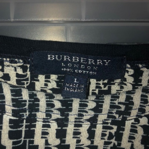 BURBERRY TEE! - Picture 2 of 3
